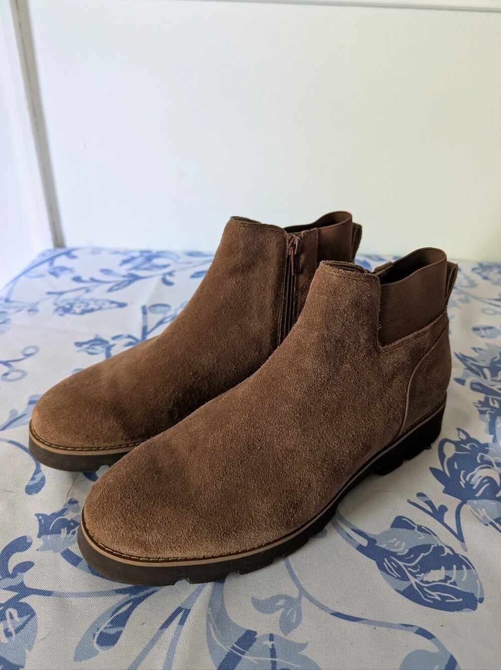 Vionic Brionie Suede Chelsea Boot 8.5